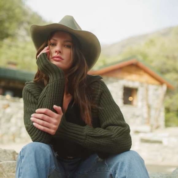 Elan Slouchy Knit Green Sweater - Picture 1 of 15